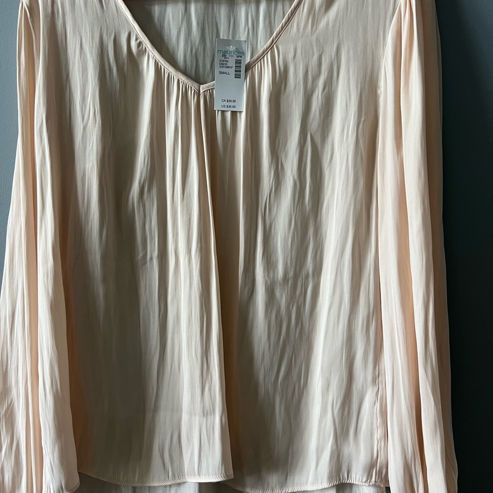 NWT 💥Maurices Cream Pleated Blouse with Relaxed Fit